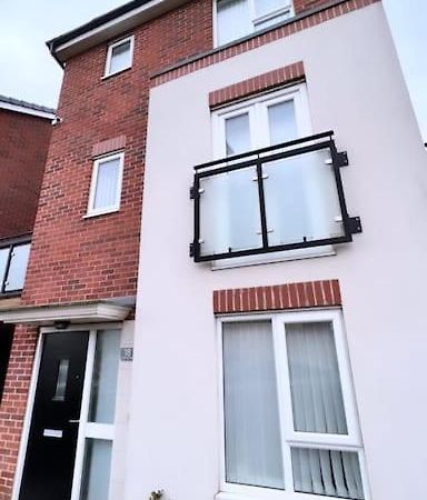 3 Stories, 5 Bedroom House In Prime Location With Balcony And Shared Garden Liverpool Ngoại thất bức ảnh