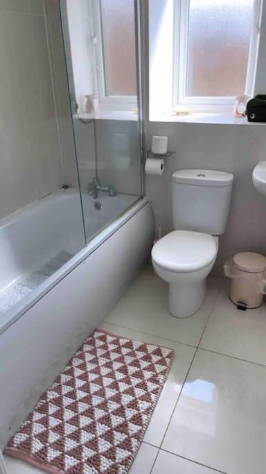 3 Stories, 5 Bedroom House In Prime Location With Balcony And Shared Garden Liverpool Ngoại thất bức ảnh